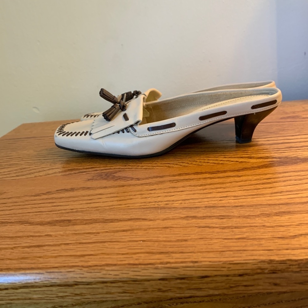 Franco Sarto White Loafer Mule Kitten Heel y2k 2000s 90s Leather Tassel Prep 7.5